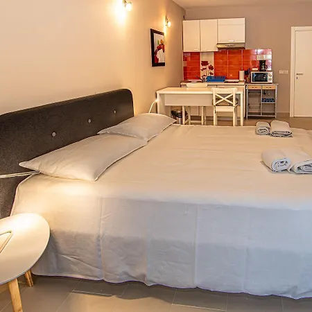 Traumhaftes Studio-apartment Direkt Am Von * רוביני